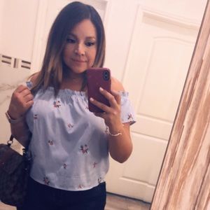 Meet your Posher, Claudia